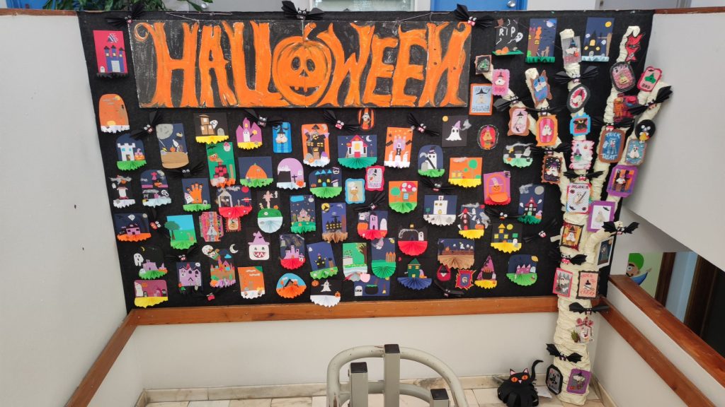 Halloween - Exposição de Chapéus de Bruxa