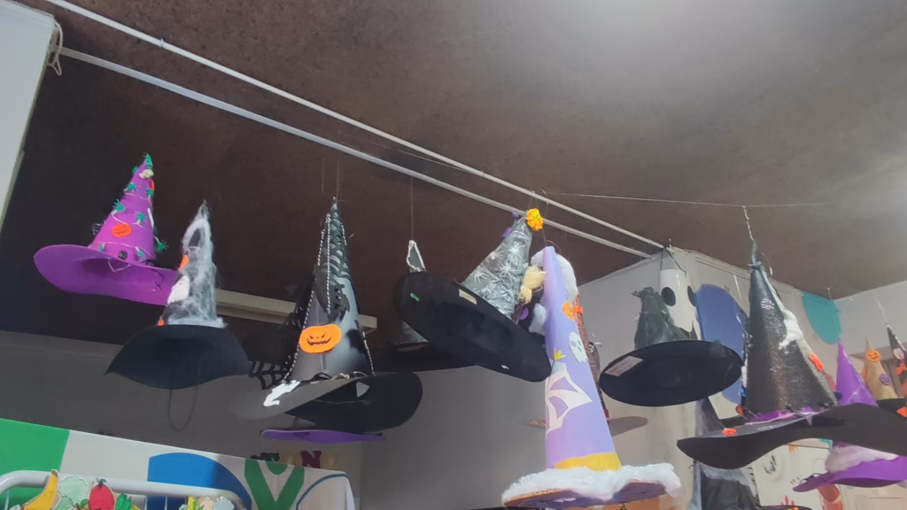 Halloween - Exposição de Chapéus de Bruxa