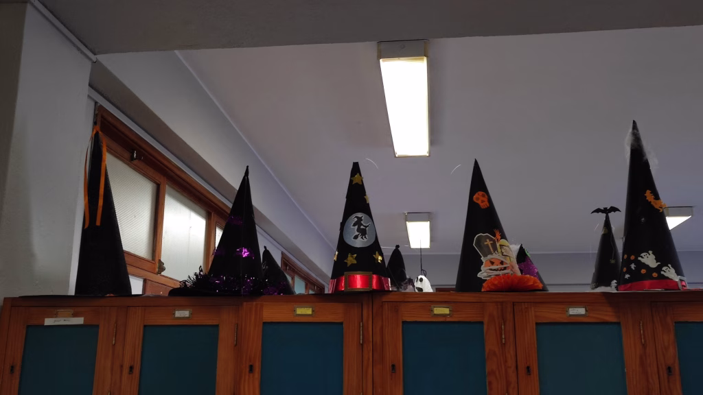 Halloween - Exposição de Chapéus de Bruxa